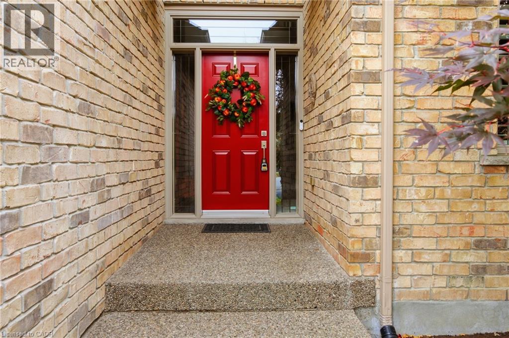 32 HINRICHS Crescent