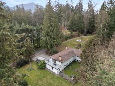 4895 SOUTHSIDE ROAD|Ryder Lake Chilliwack BC V2R4T6