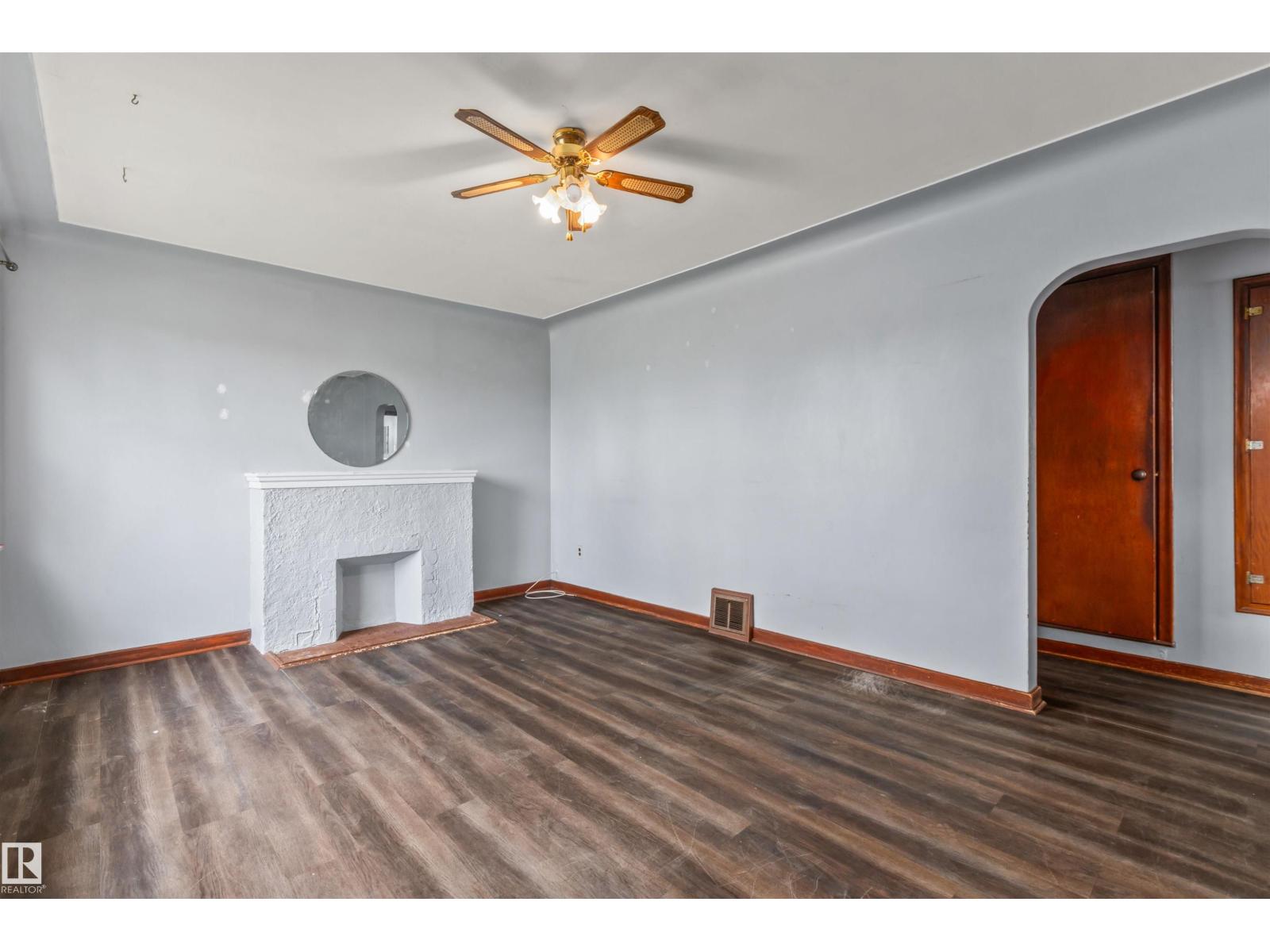 8331 81 AV NW