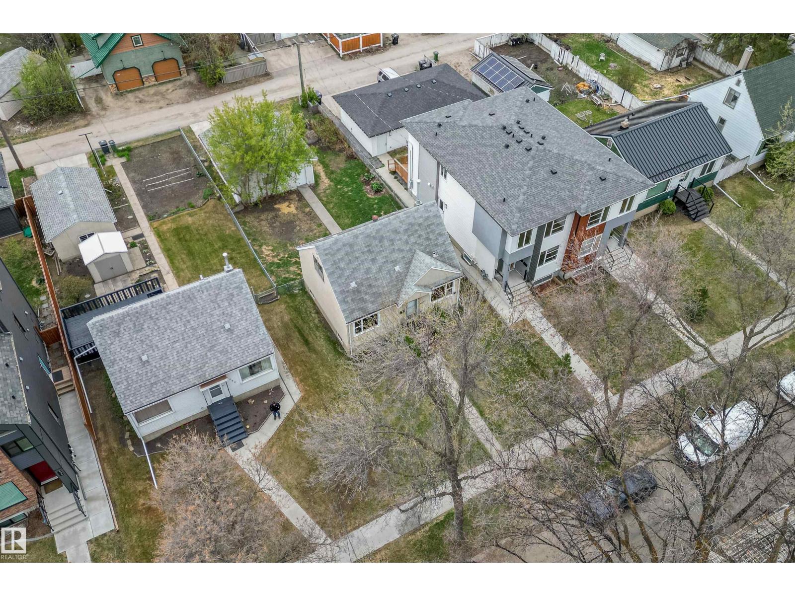 8331 81 AV NW