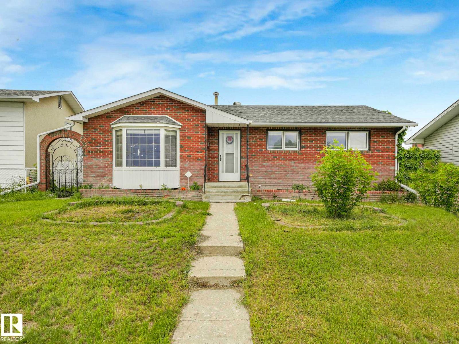 9528 151 AV NW