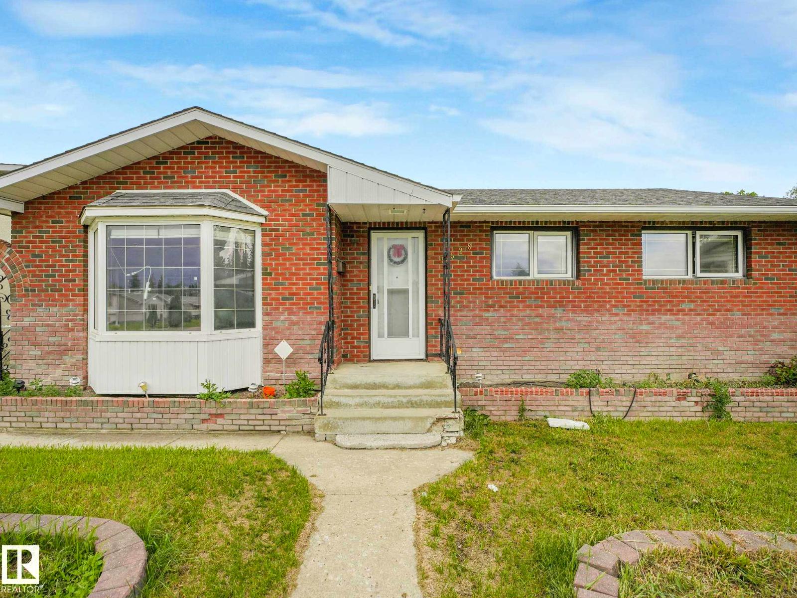 9528 151 AV NW