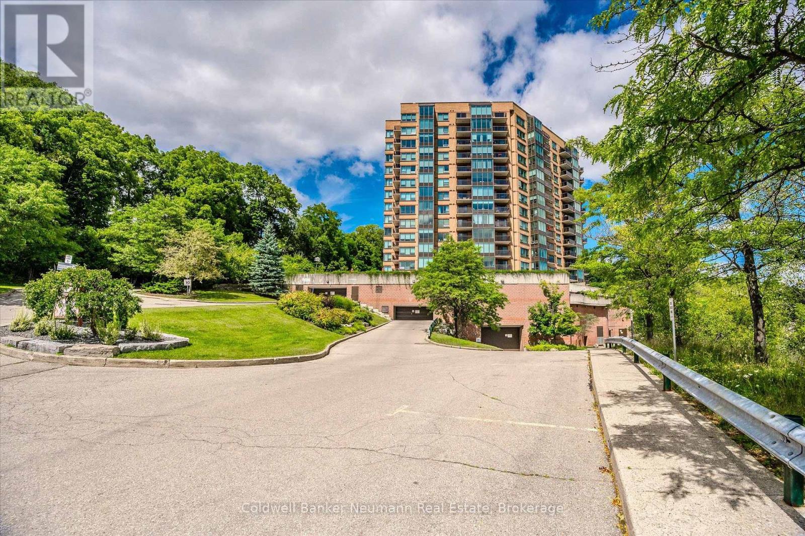 1106 - 237 KING STREET W