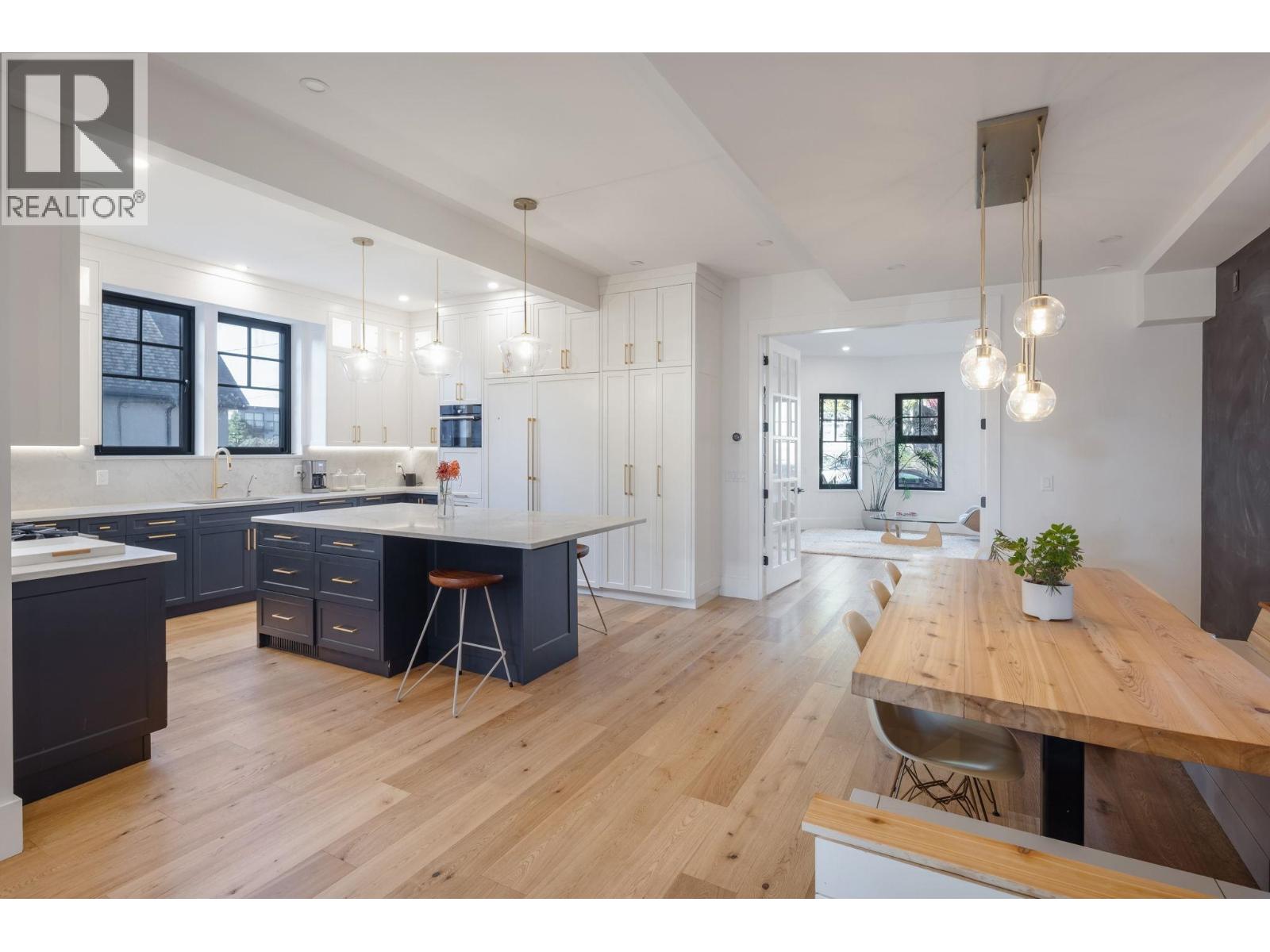 614 FOURTH AVENUE