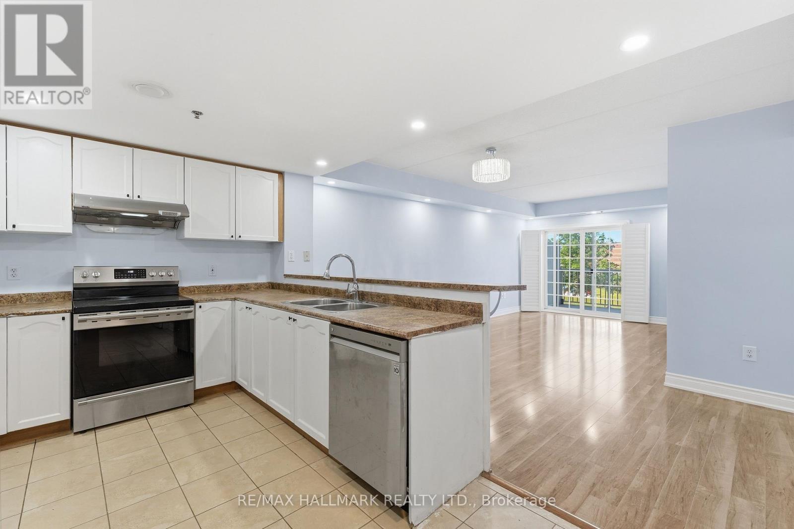 201 - 7428 MARKHAM ROAD