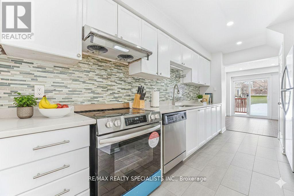 3 MULLIS CRESCENT