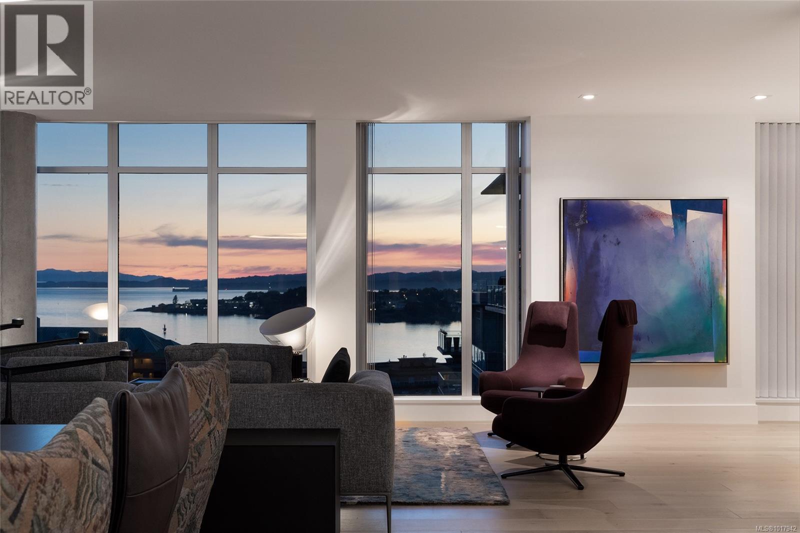 909/910 100 Saghalie Rd