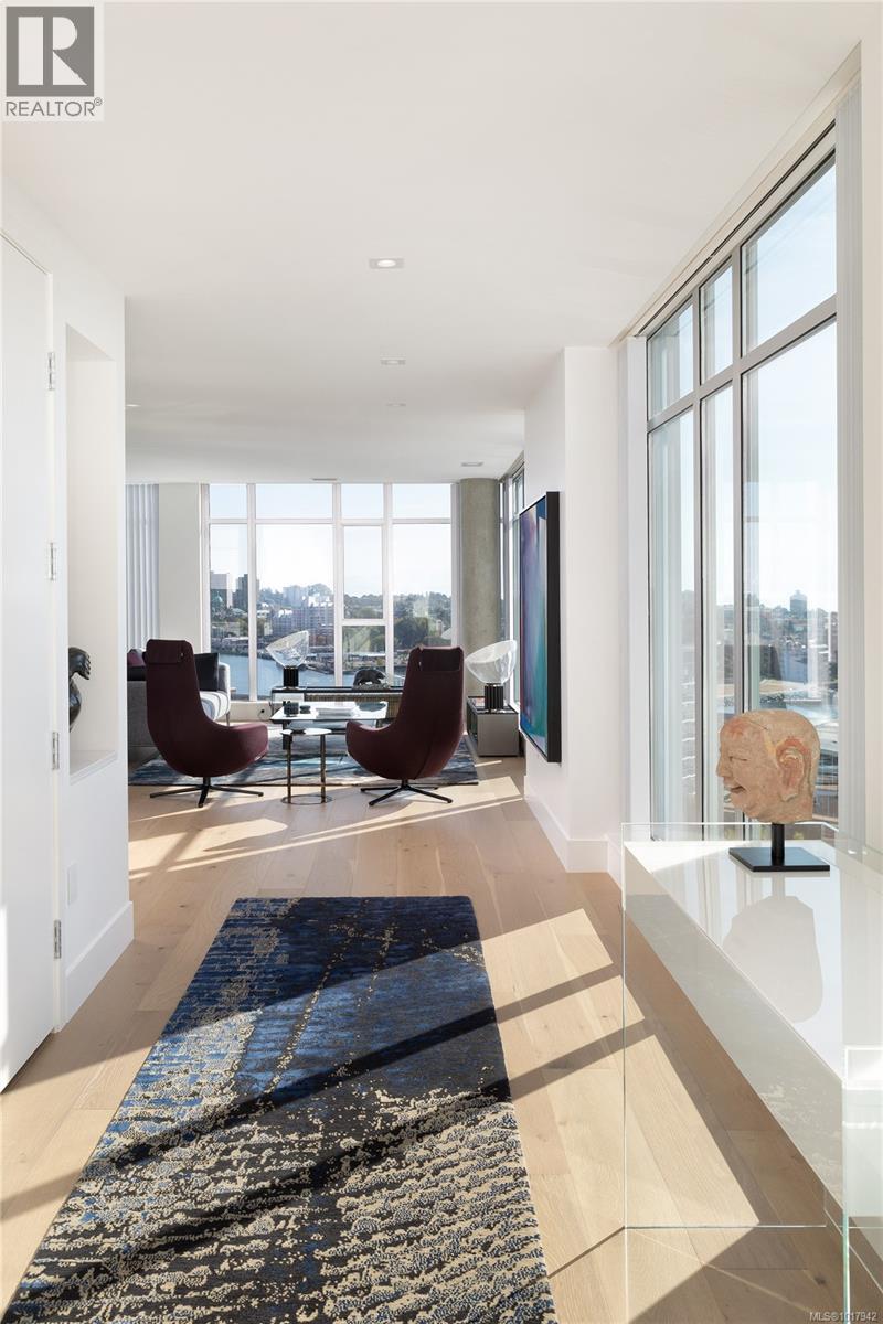 909/910 100 Saghalie Rd