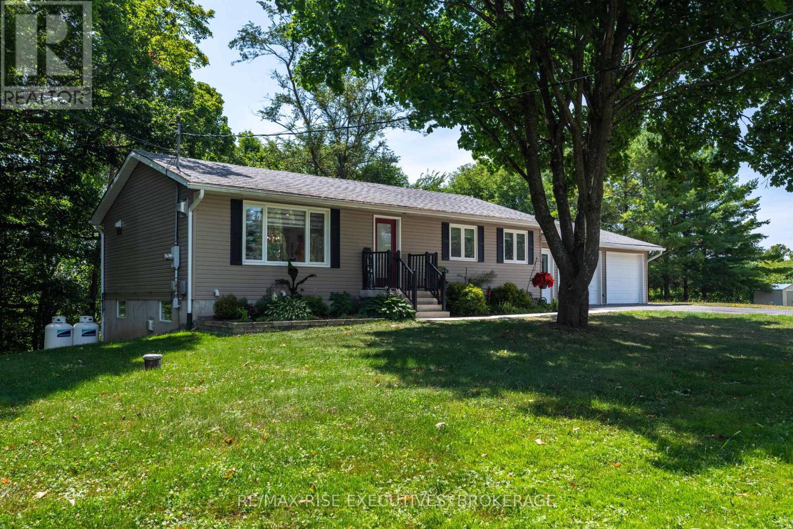 3419 ROUND LAKE ROAD