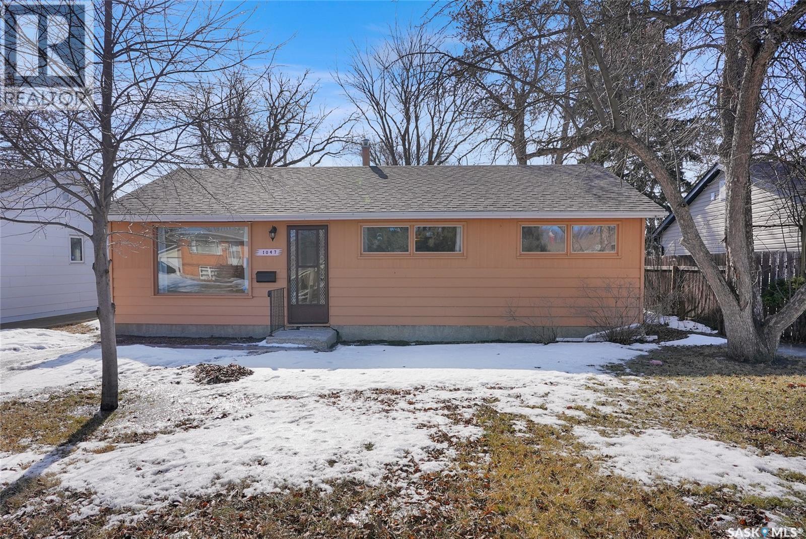 1047 Carleton STREET