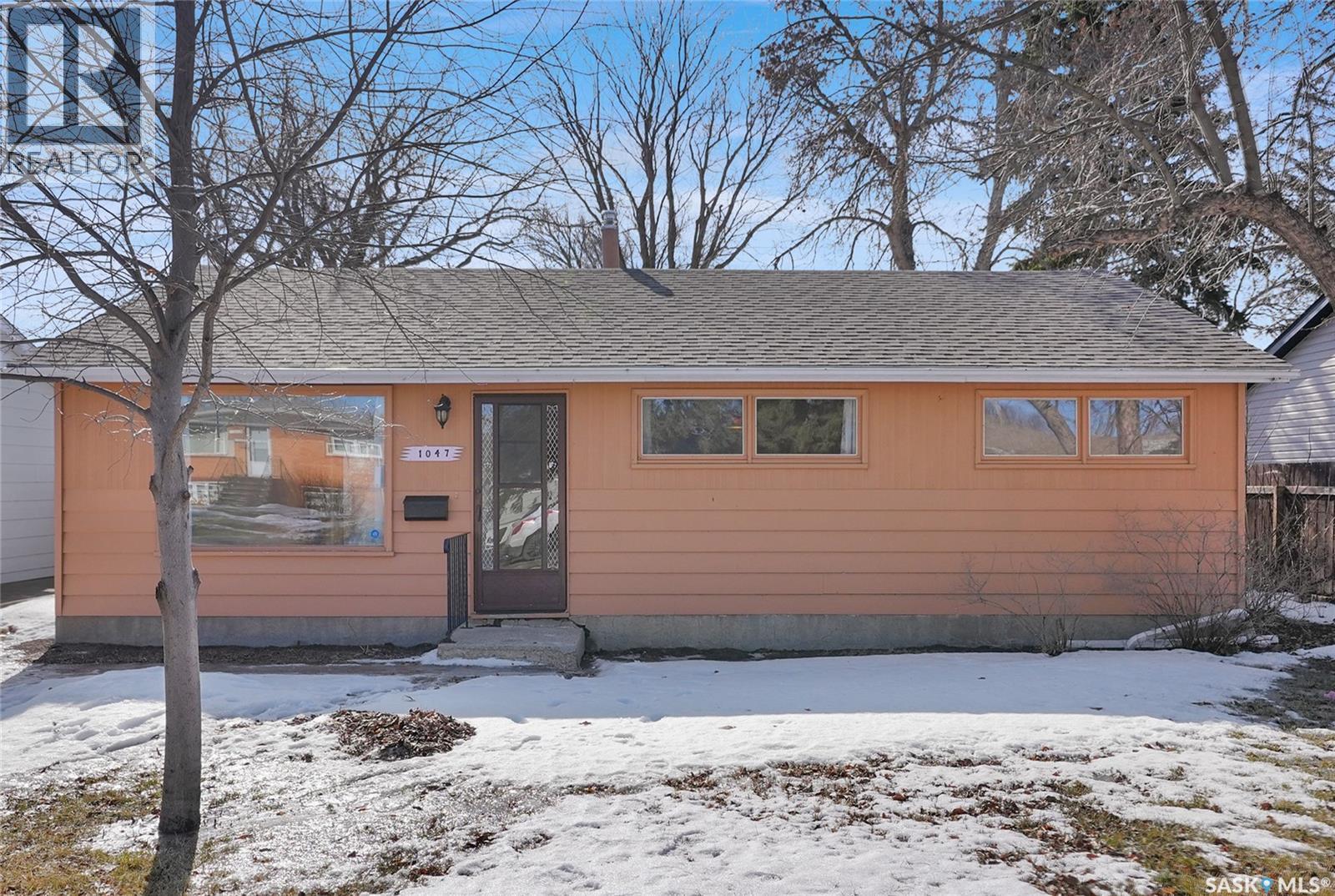 1047 Carleton STREET