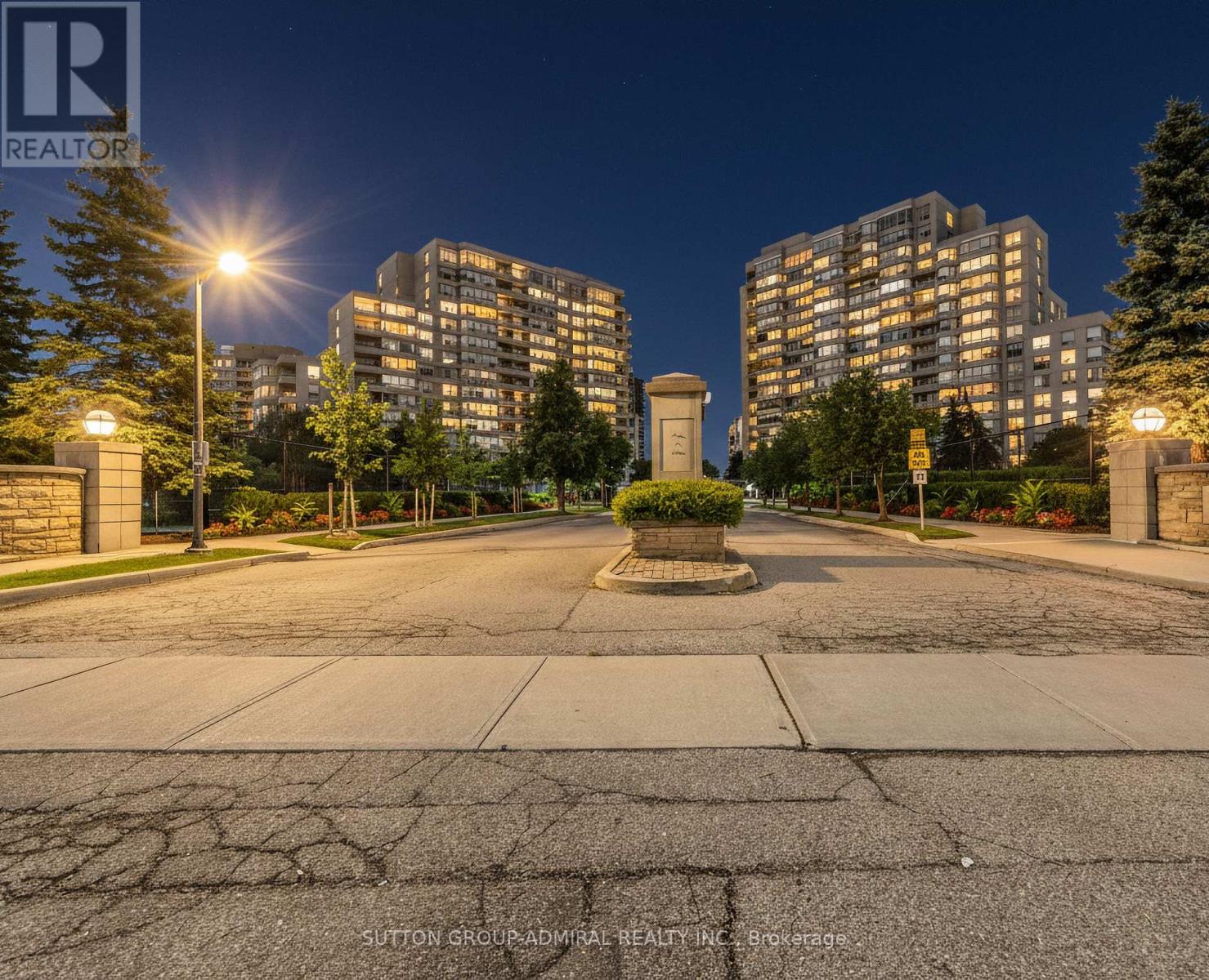 304 - 11 TOWNSGATE DRIVE