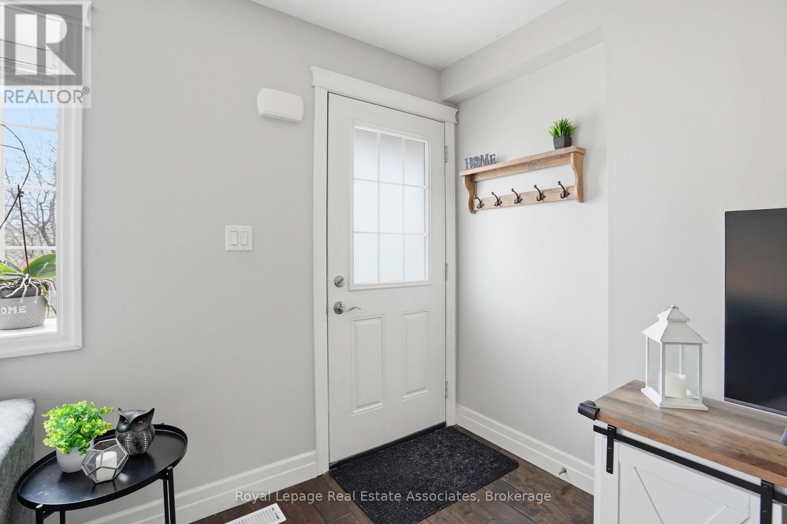 16 - 275 OLD HURON ROAD