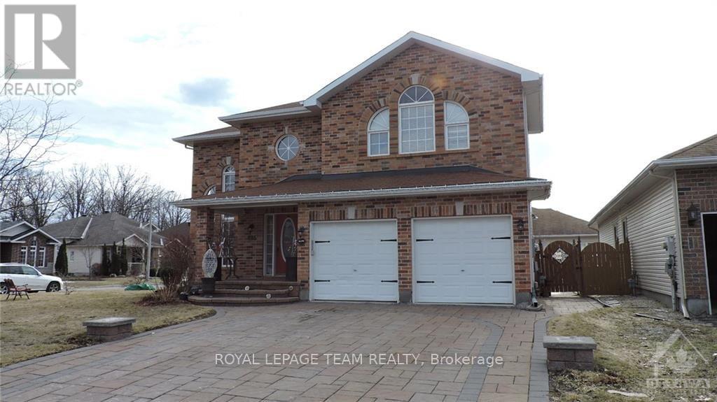 Photo 1 of 18 — B - 685 EVERLASTING CRESCENT Unit B, Ottawa, ON K4A0K4