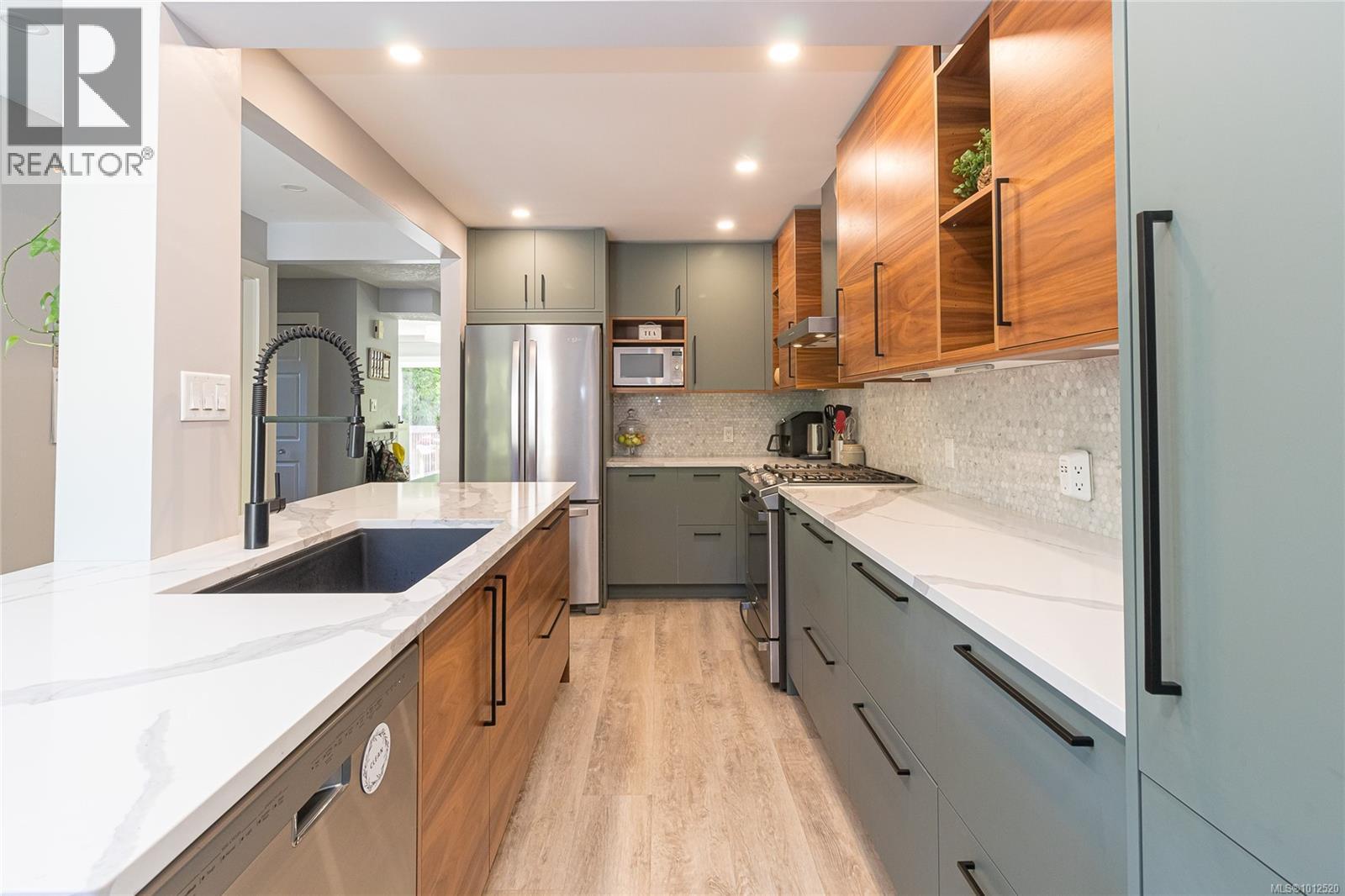 5 4580 West Saanich Rd