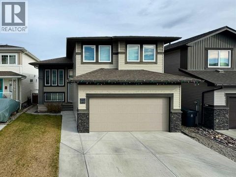 317 Moonlight Way W Lethbridge AB T1J5J8