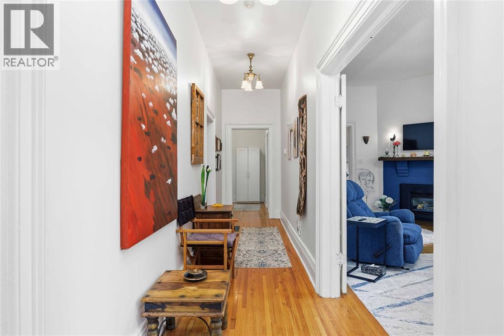 304 BROCK STREET North