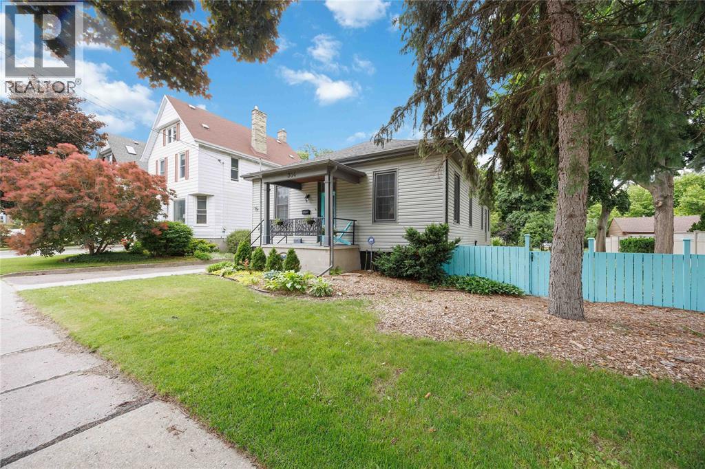 304 BROCK STREET North
