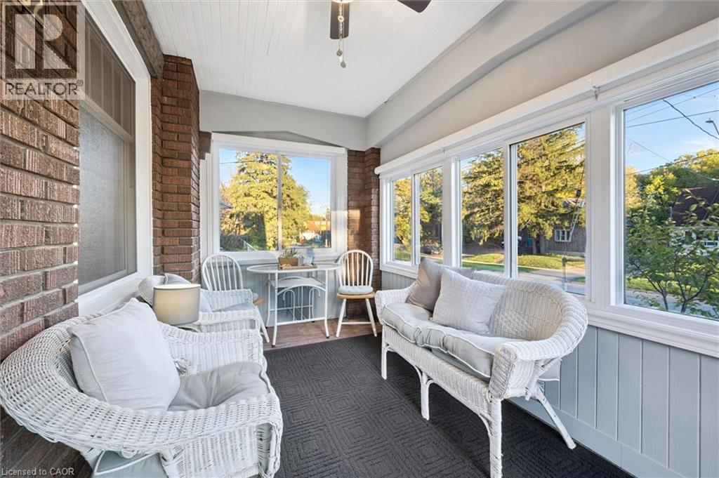 482 WELLINGTON Street N