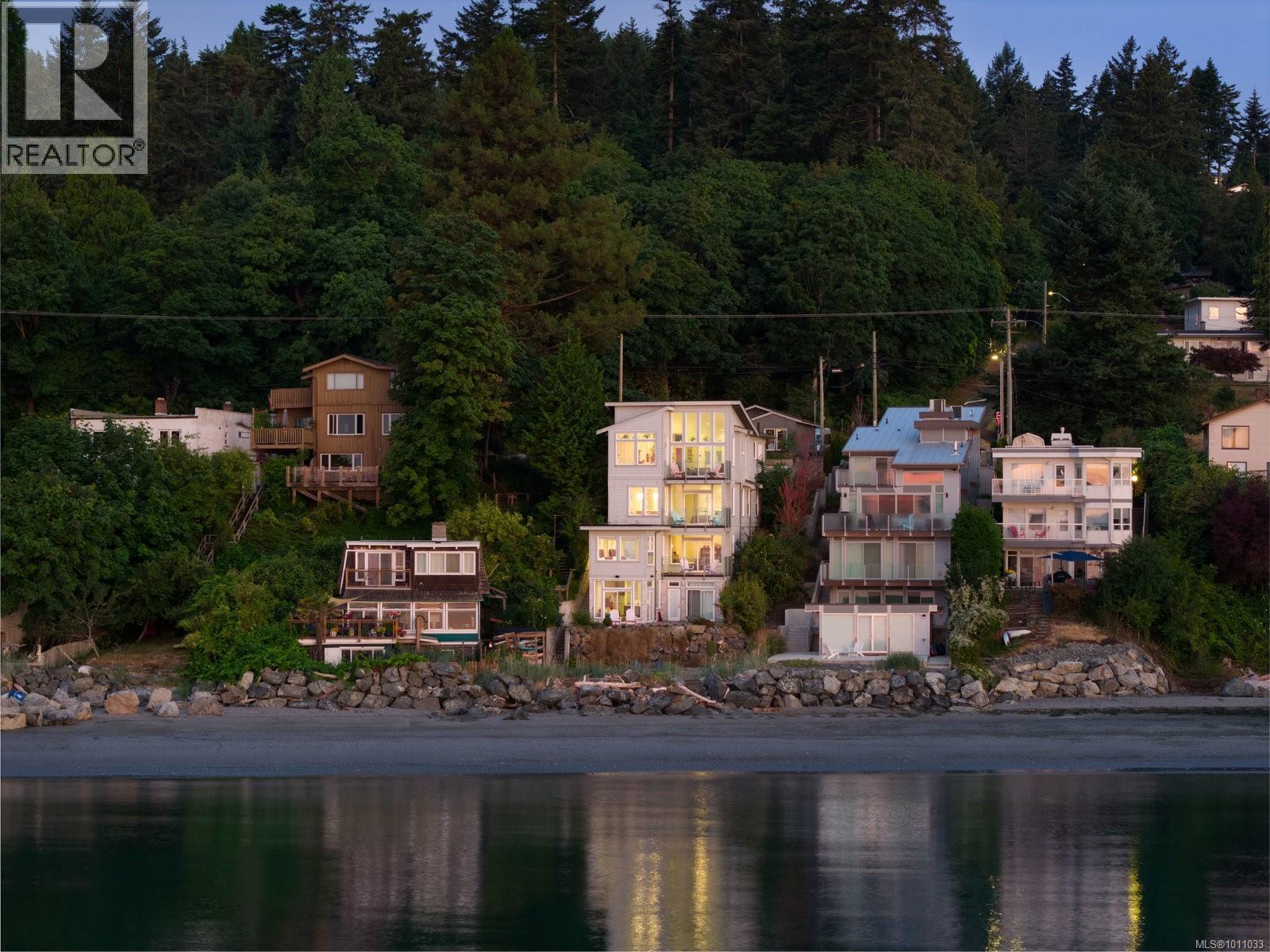 5009 Cordova Bay Rd