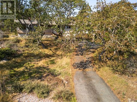 3240 Norfolk Rd Oak Bay BC V8R6H4