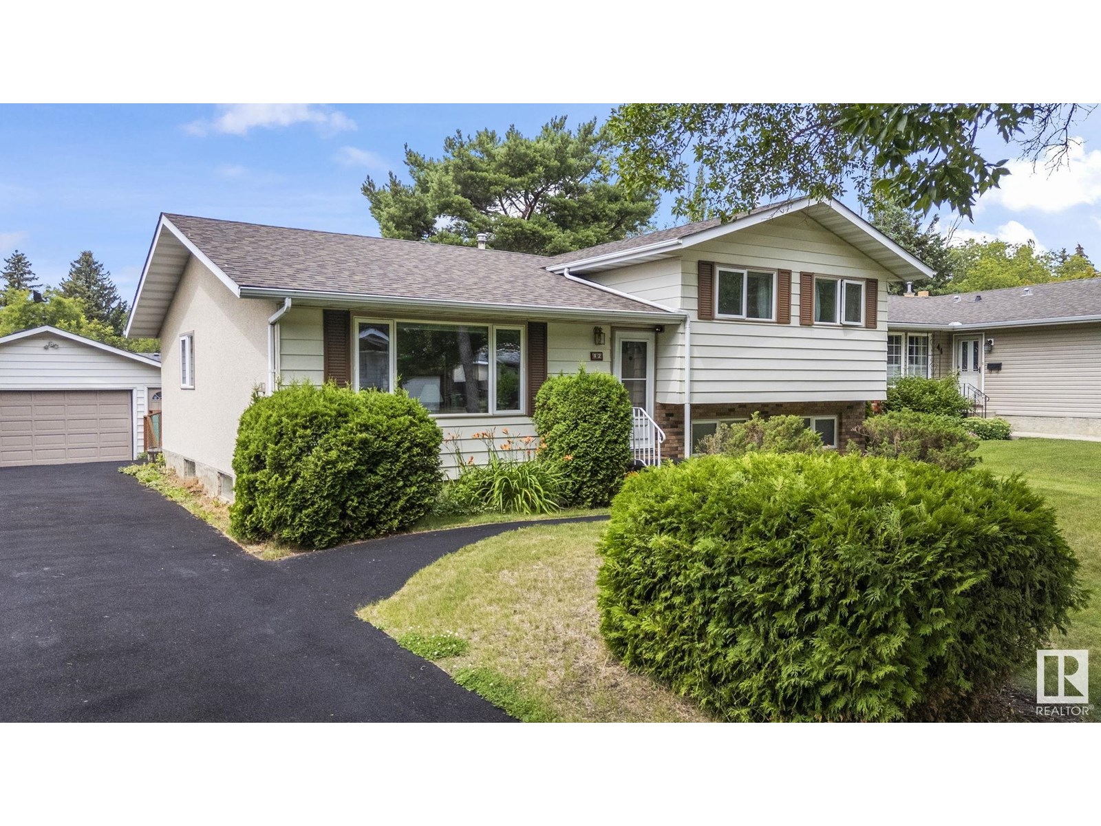 42 LARKSPUR CR