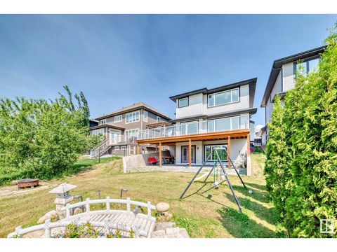 20519 95 AV NW Edmonton AB T5T4P1