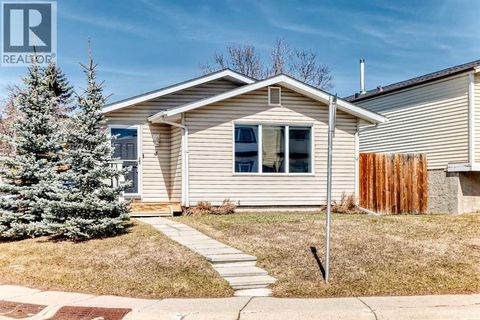 4 Abingdon Court NE Calgary AB T2A6S5