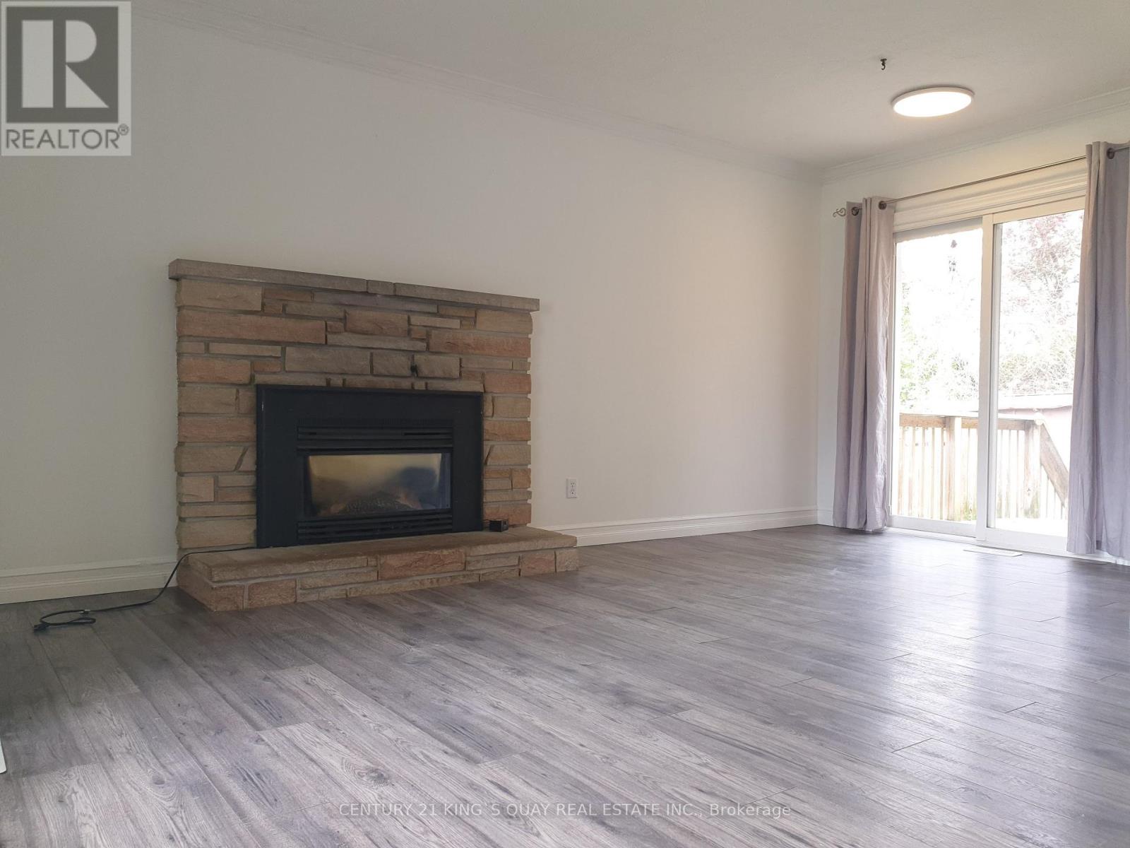 18 MANOR CRESCENT