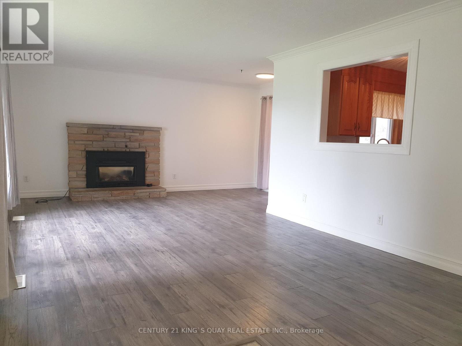 18 MANOR CRESCENT