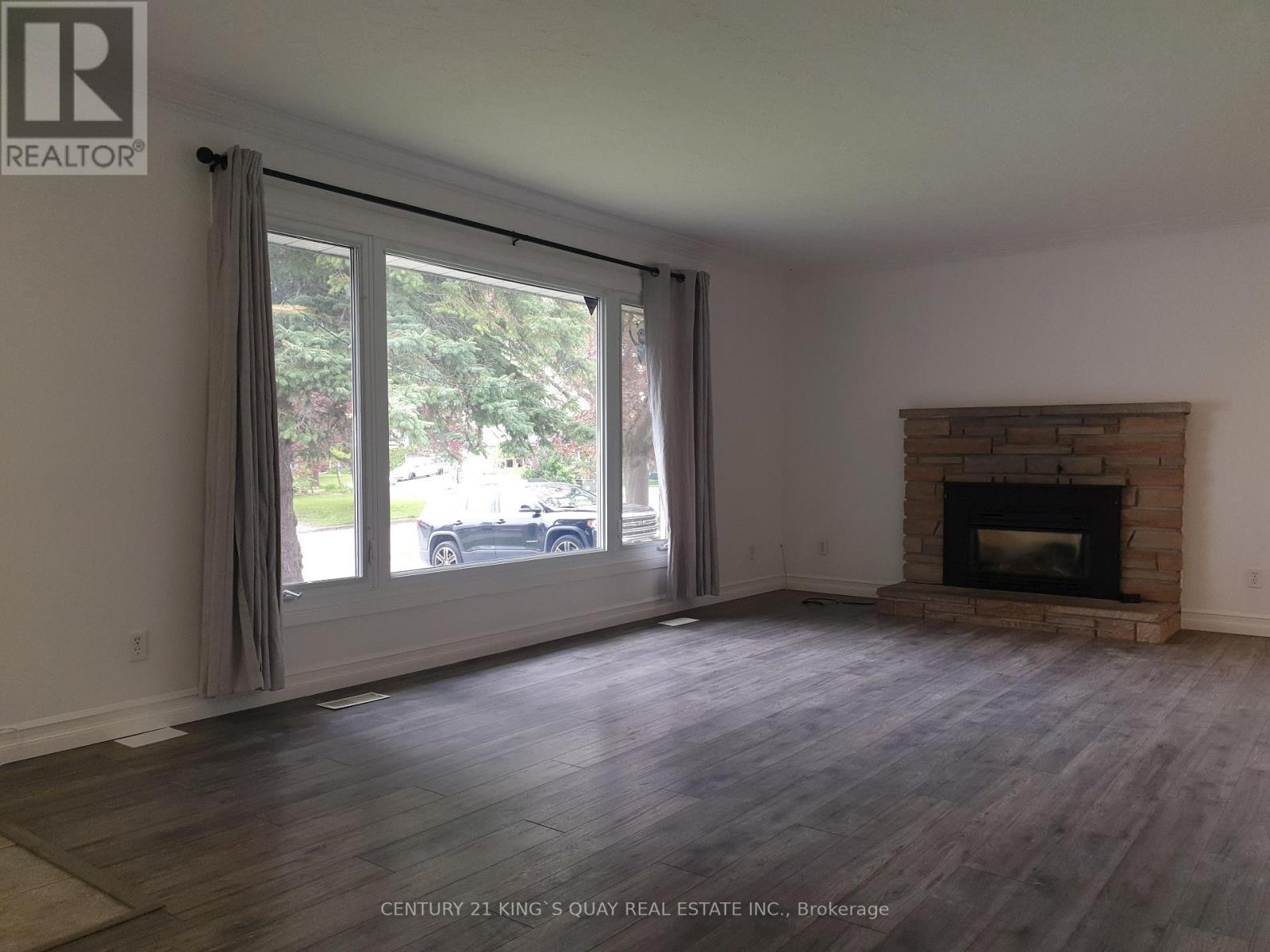18 MANOR CRESCENT