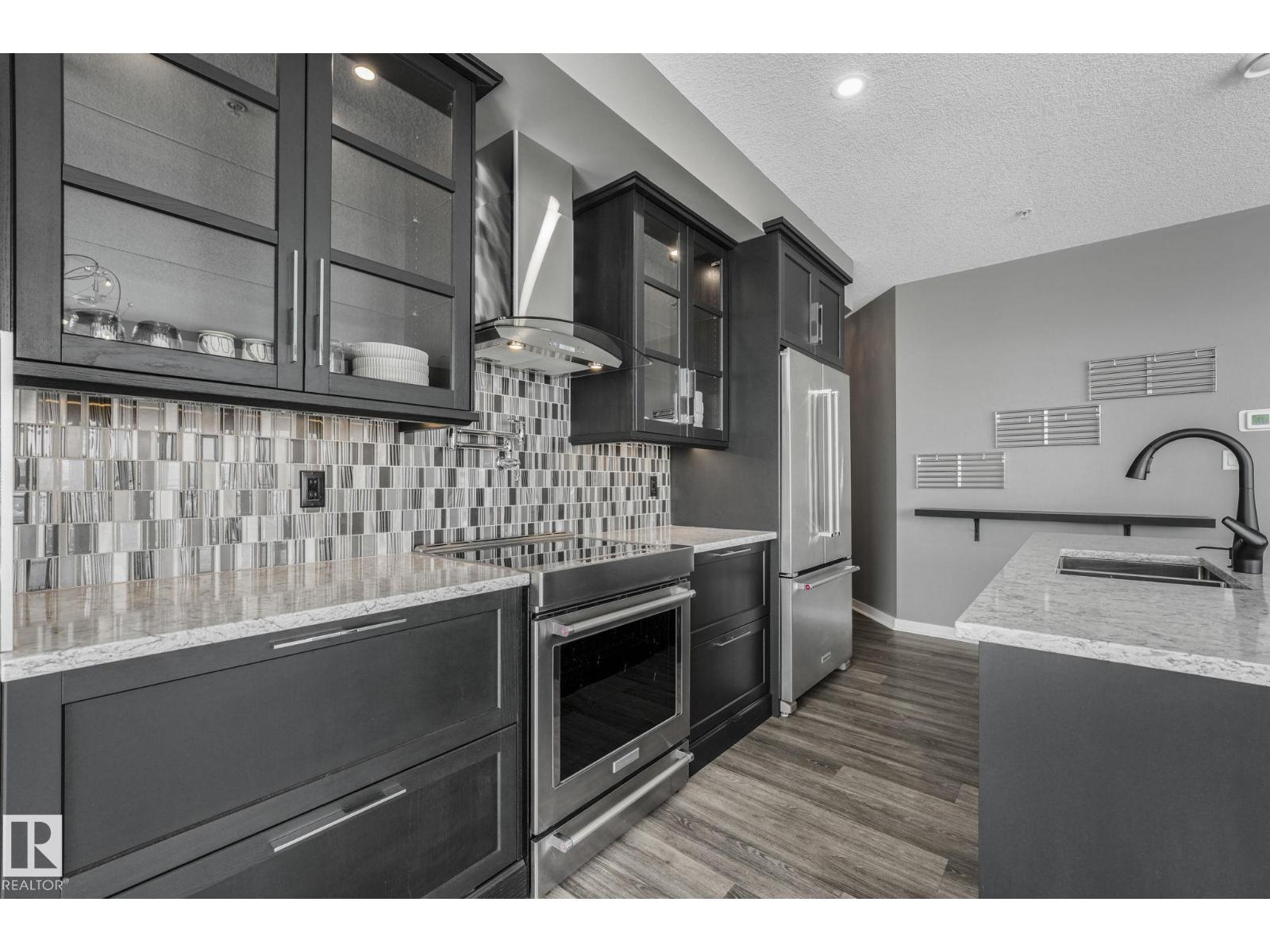 #412 10518 113 ST NW