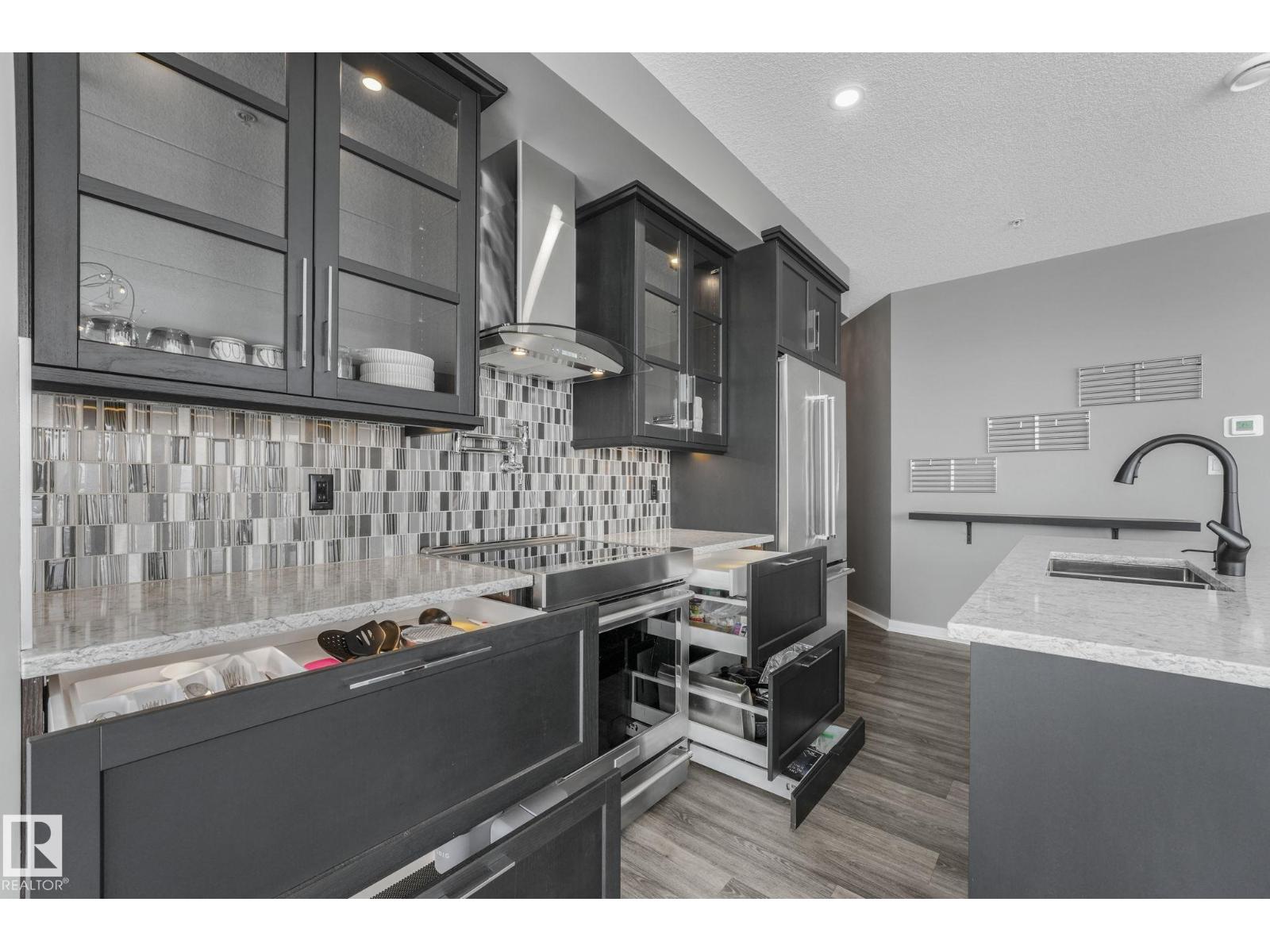 #412 10518 113 ST NW