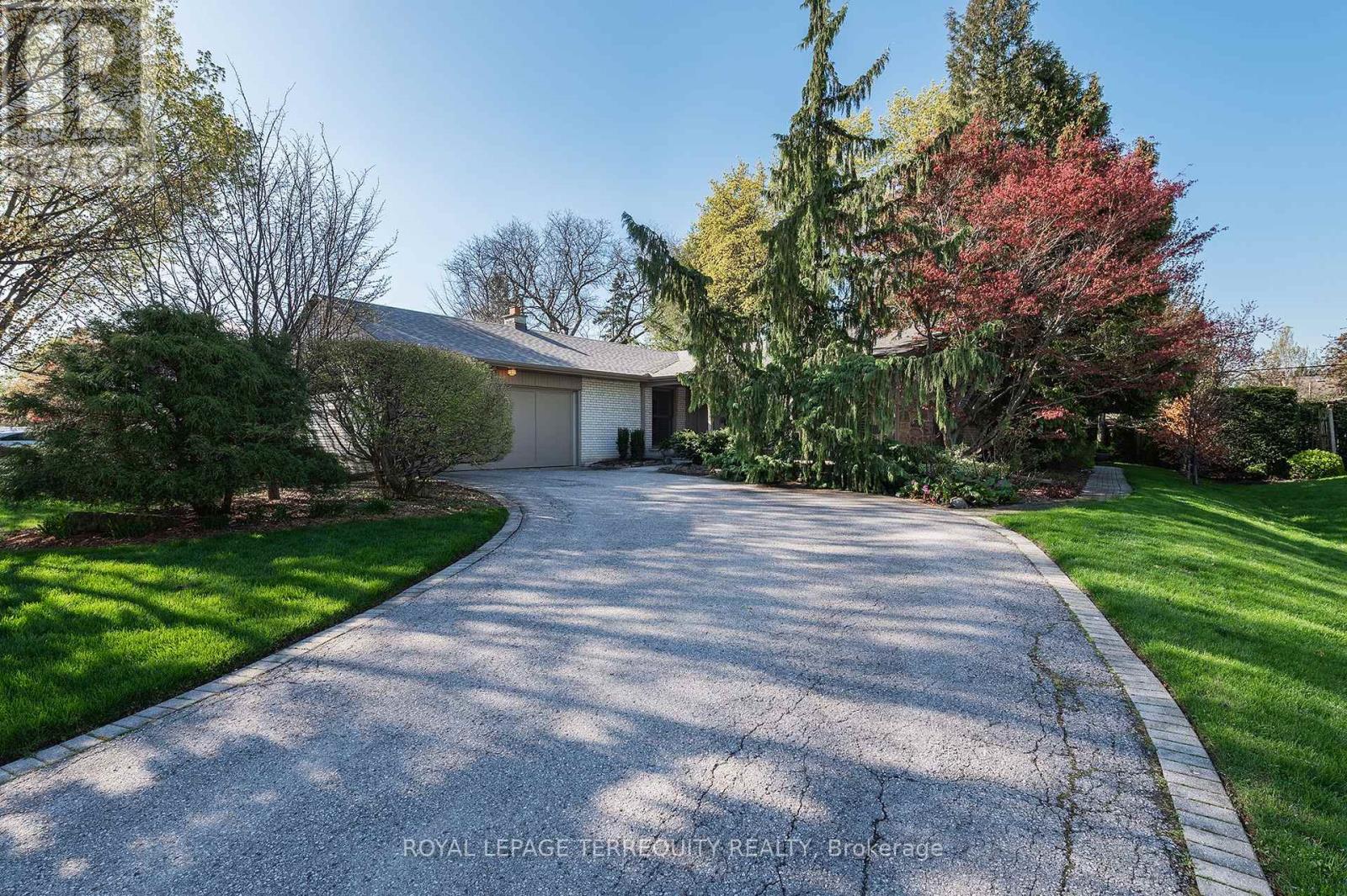 Photo 1 of 50 — 496 THE KINGSWAY, Toronto (Princess-Rosethorn), ON M9A3W6