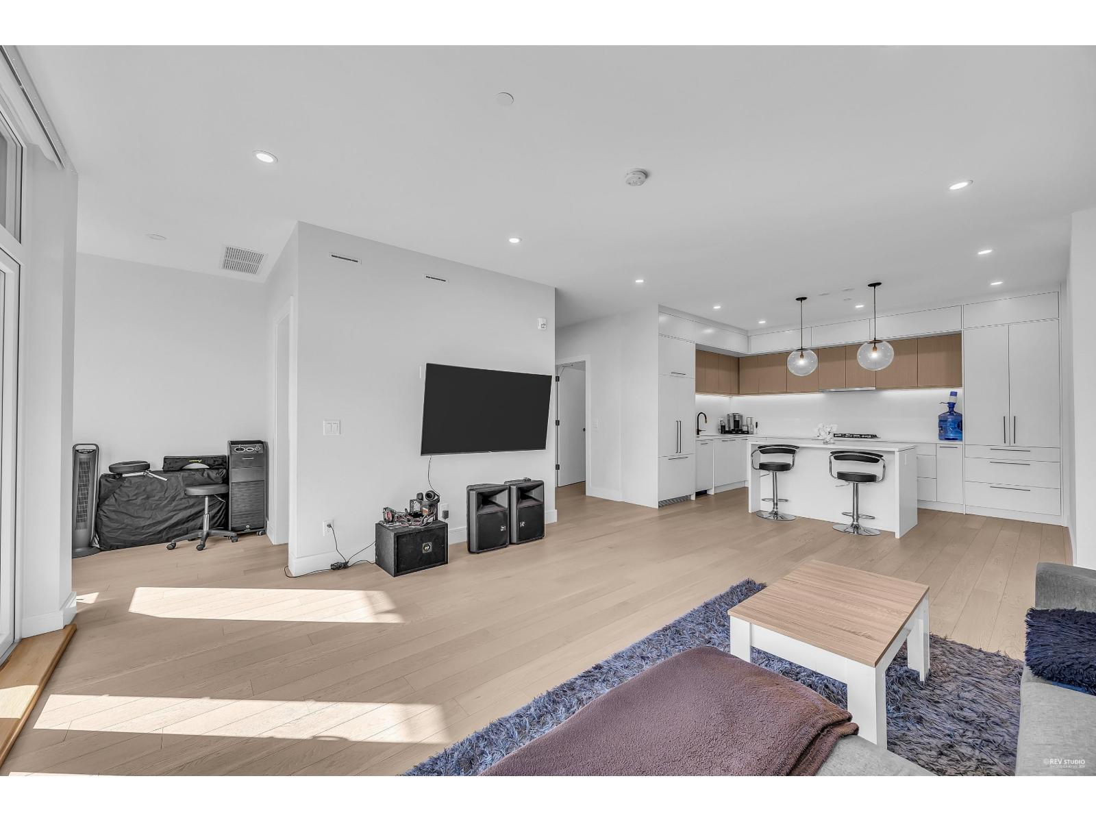 105 20416 PARK AVENUE