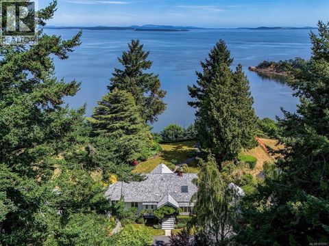 4590 Torquay Dr Saanich BC V8N3L7