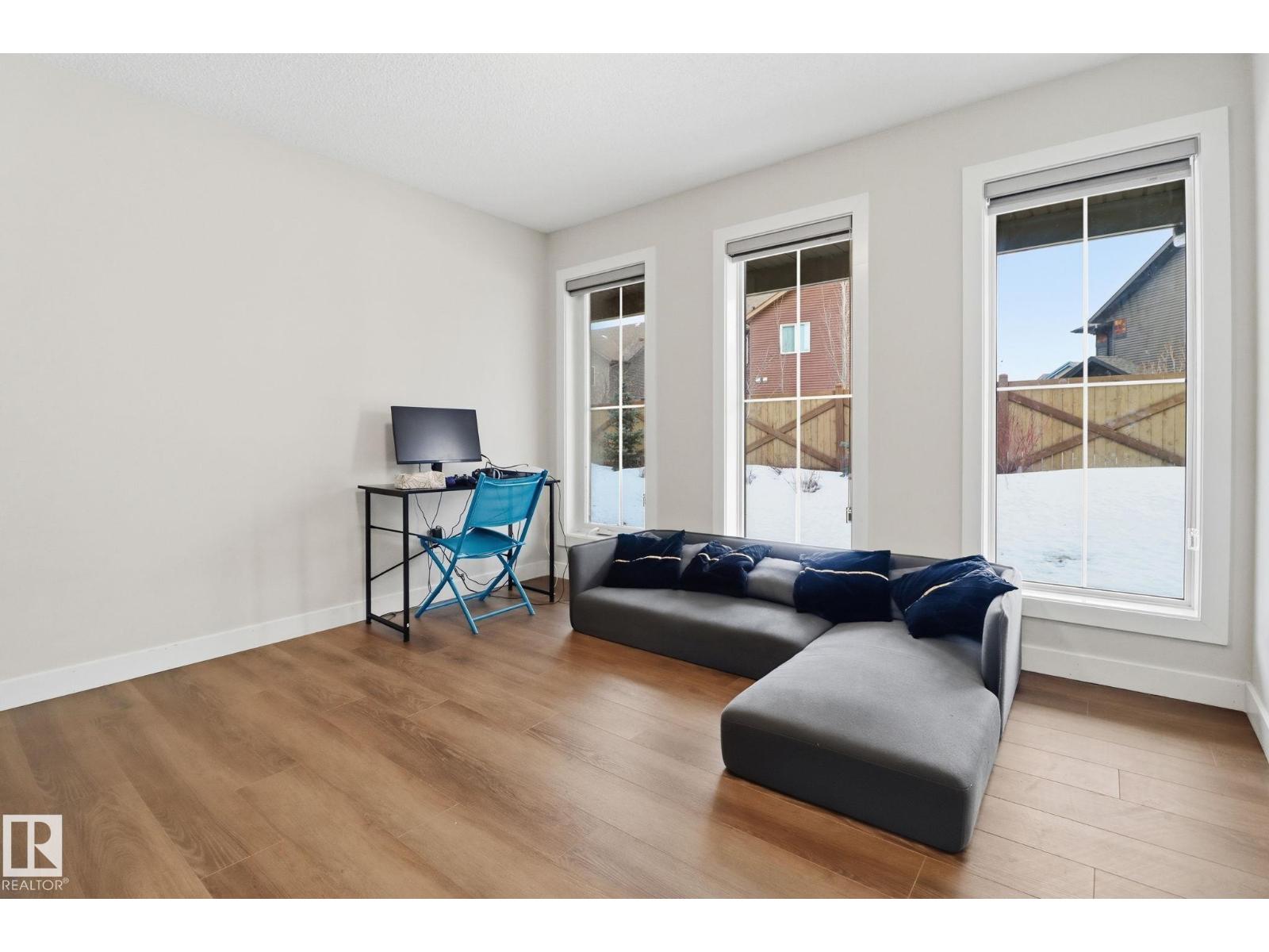 #25 1051 GRAYDON HILL BV SW