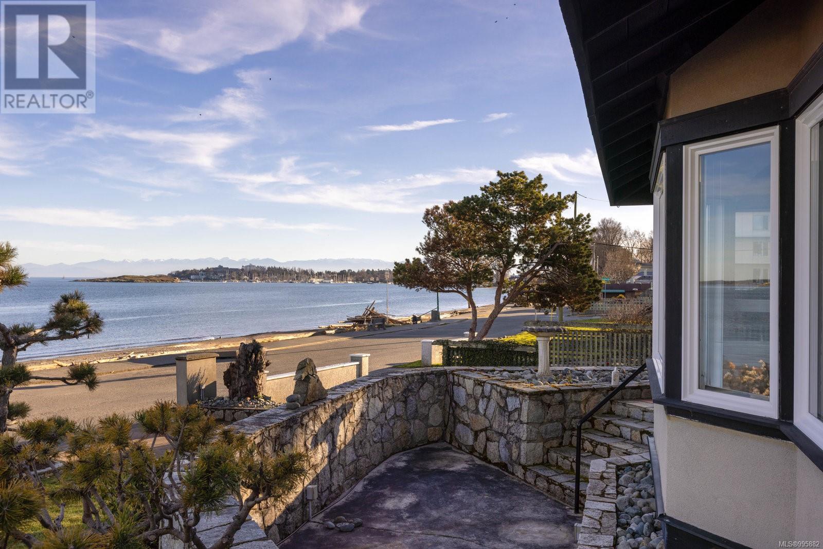 2532 Esplanade