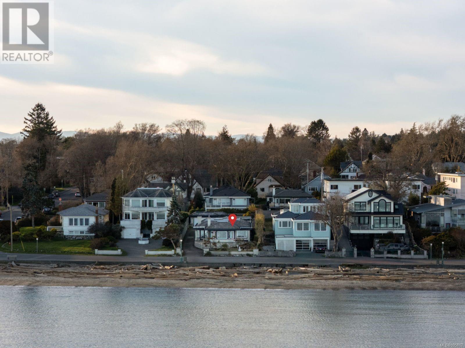 2532 Esplanade