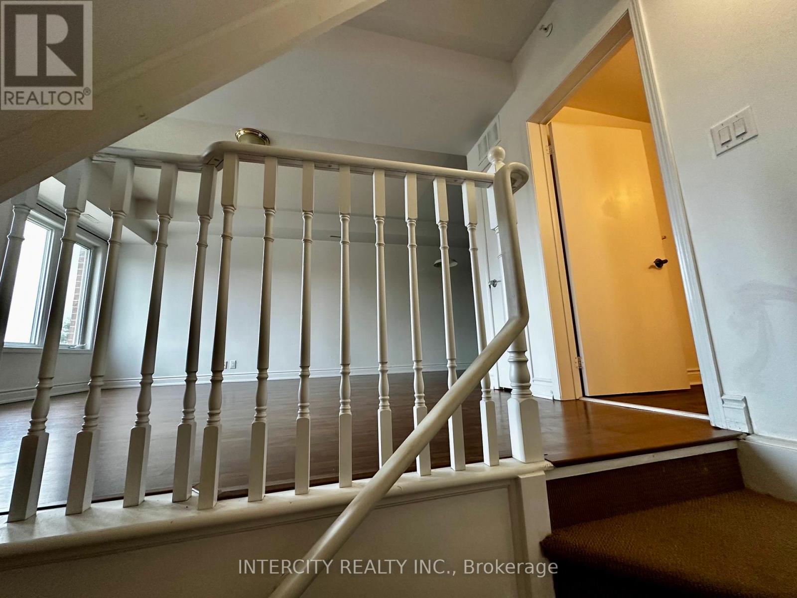 206 - 25 RICHGROVE DRIVE