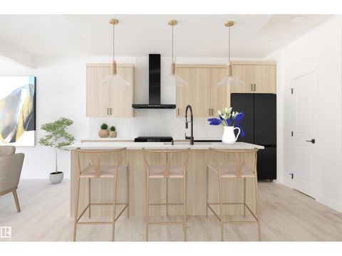 4132 208 ST NW Edmonton AB T6M3E4