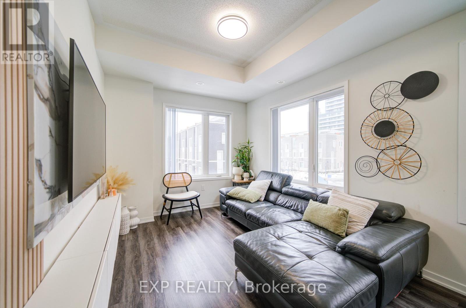 TH210 - 131 HONEYCRISP CRESCENT