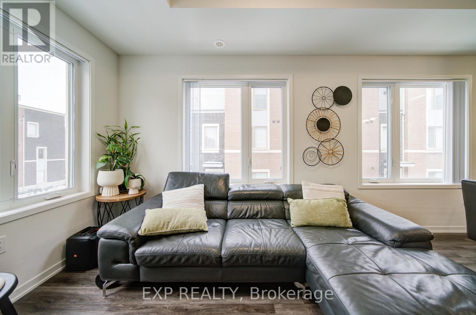 TH210 - 131 HONEYCRISP CRESCENT