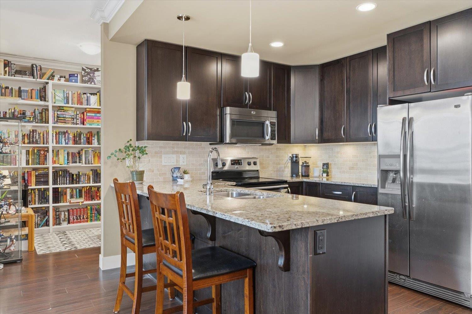 402 3192 GLADWIN ROAD