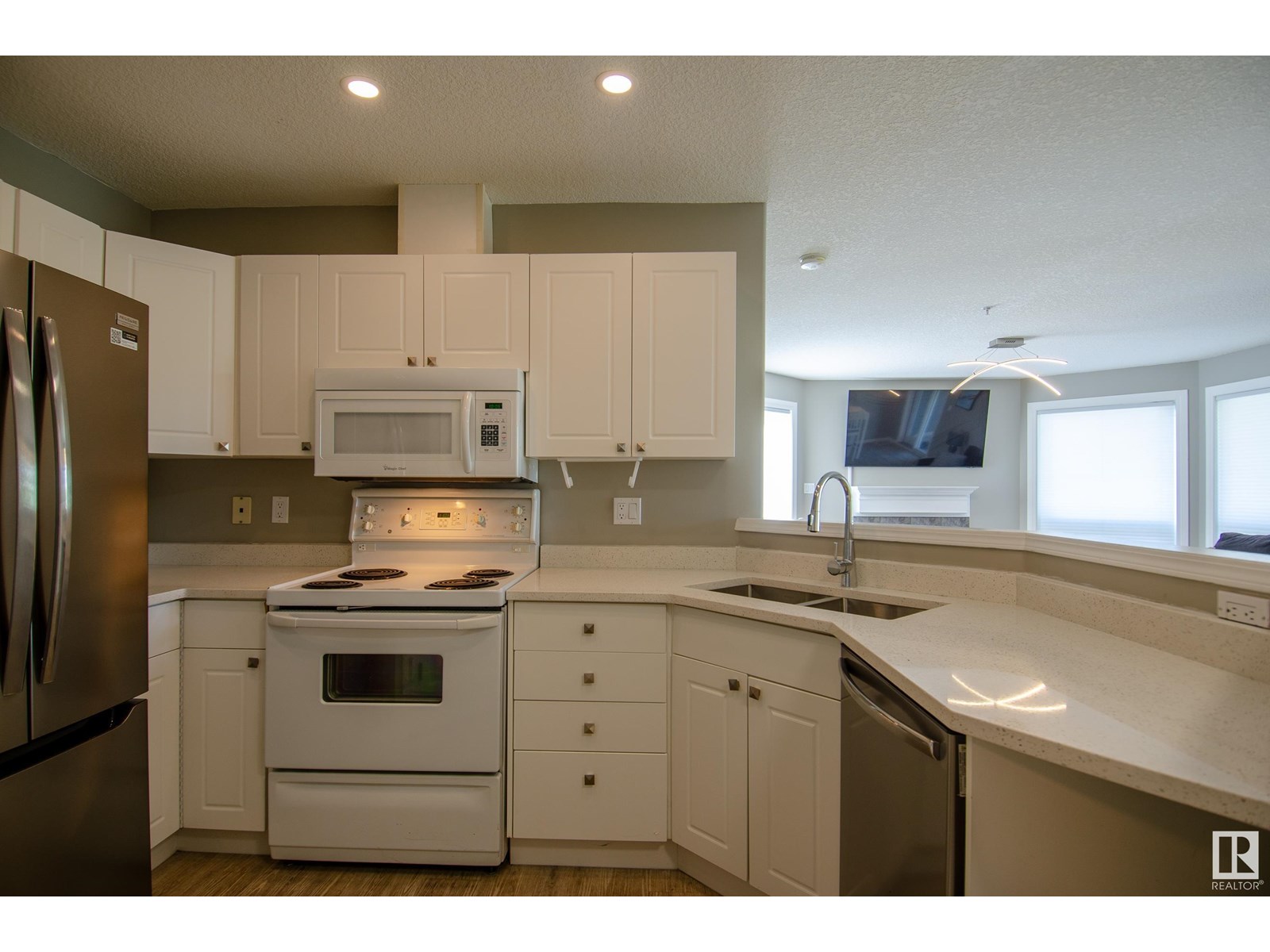 #408 7905 96 ST NW
