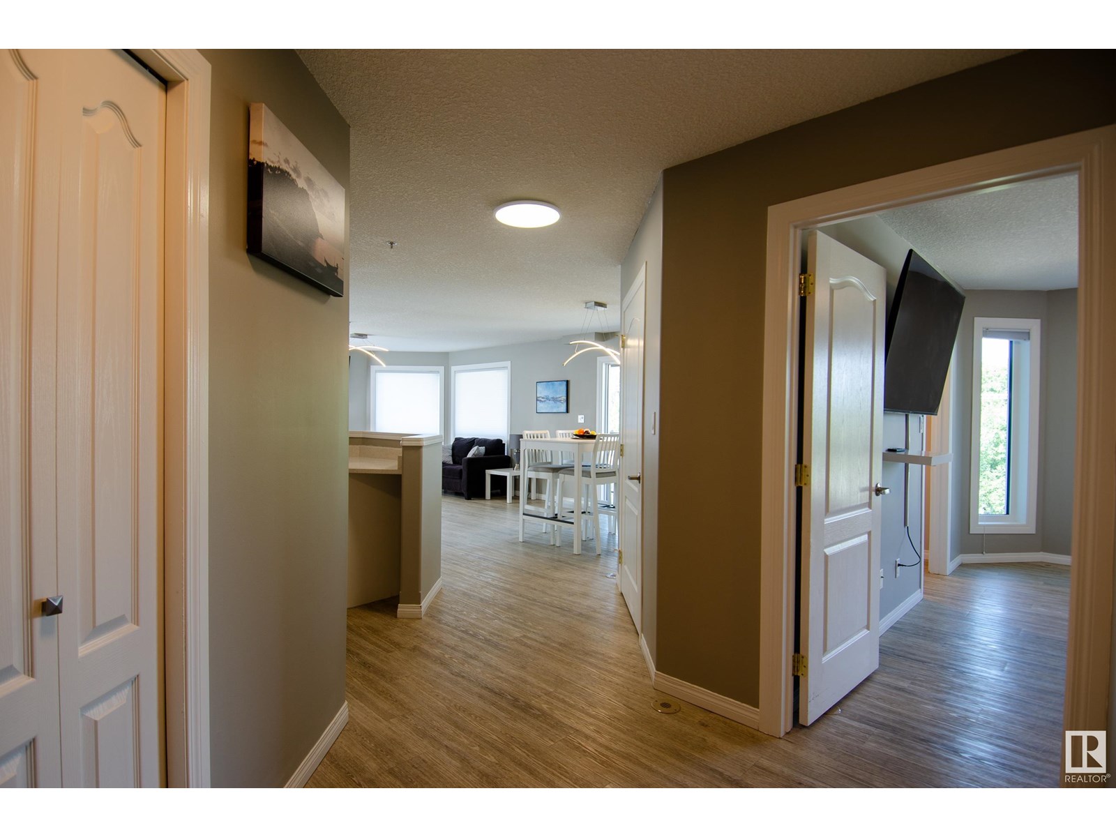#408 7905 96 ST NW