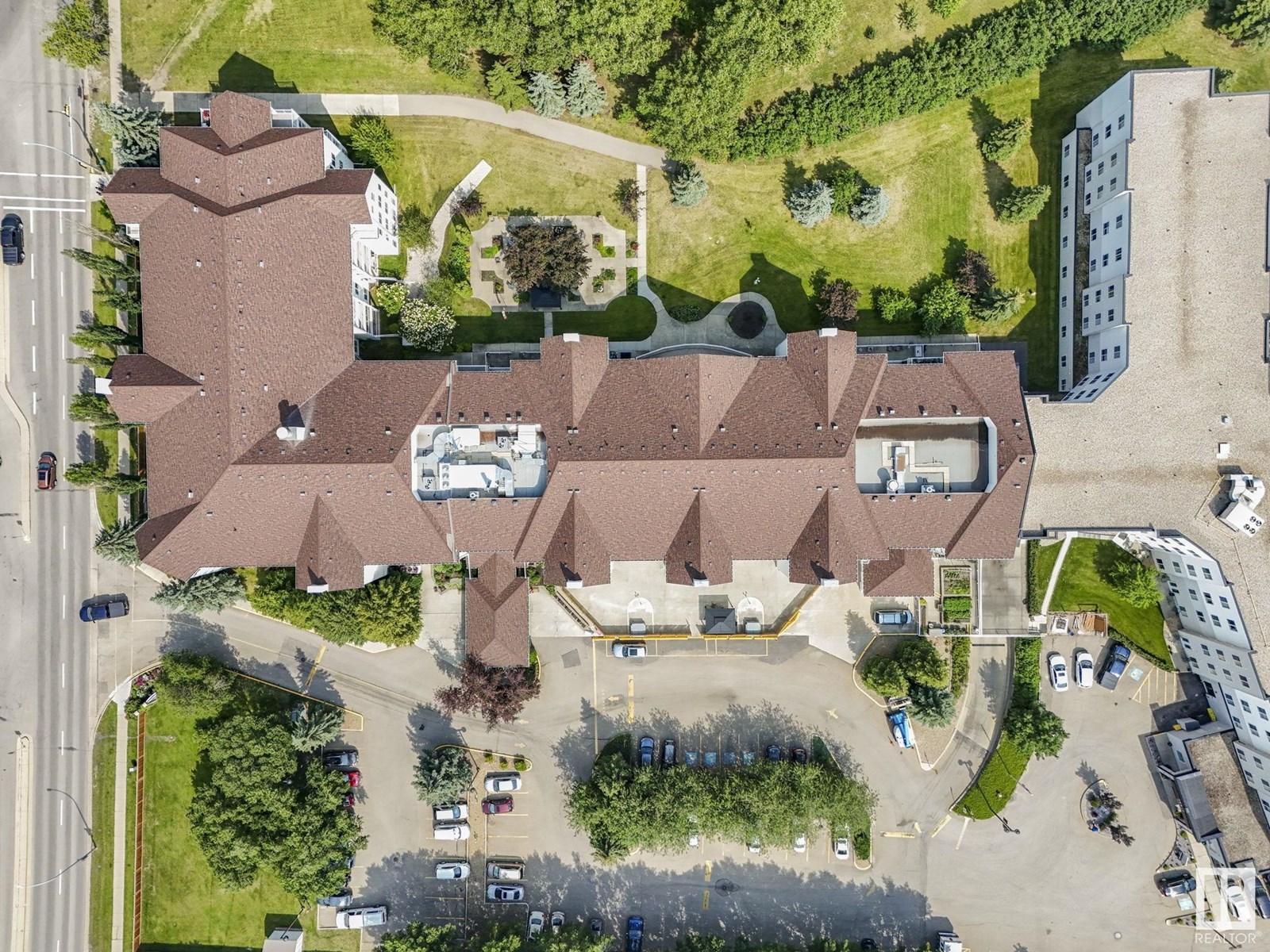 #112 78 McKenney AV