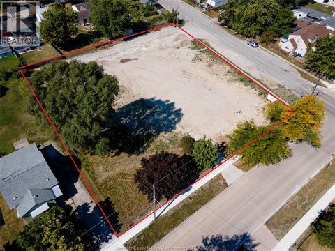 2003-2015 BALFOUR BOULEVARD Windsor ON N8T2S6