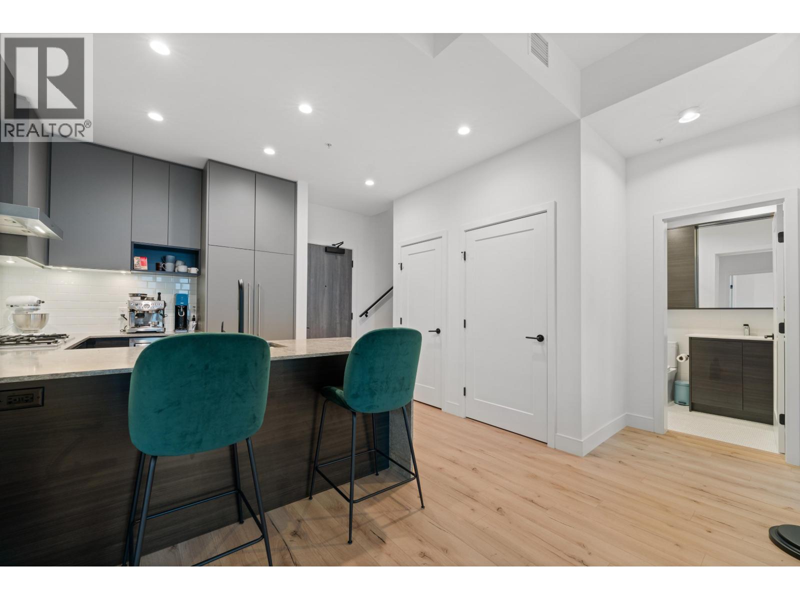 621 3131 MURRAY STREET