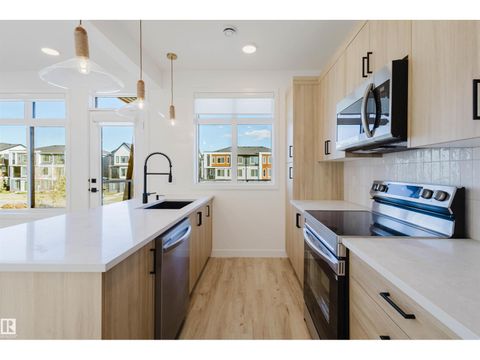 #23 16231 19 AV SW Edmonton AB T6W5C6